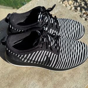 Nike Black and White Women's Sneakers